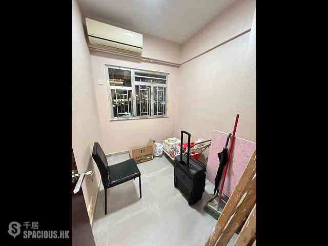 Kennedy Town - Luen On Apartments 06