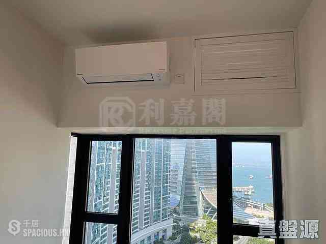 West Kowloon - The Arch Star Tower (Block 2) 02