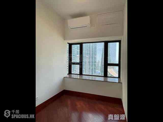 West Kowloon - The Arch Star Tower (Block 2) 03