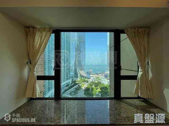 West Kowloon - The Arch Star Tower (Block 2) 04