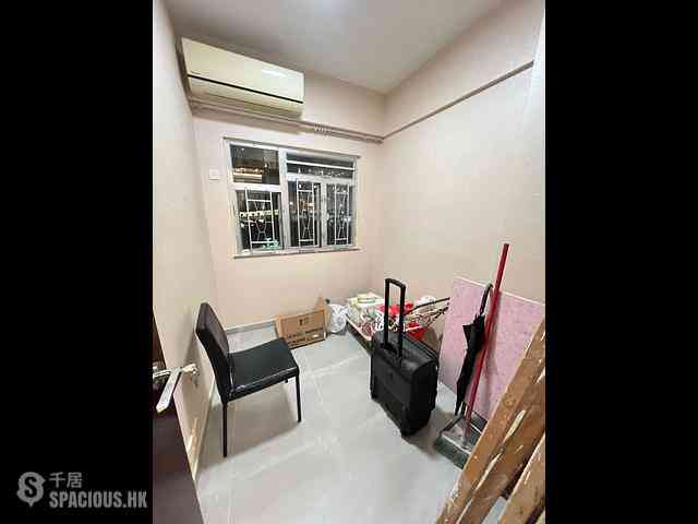 Kennedy Town - Luen On Apartments 06