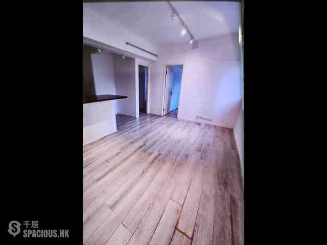 Soho - Caravan Court 01