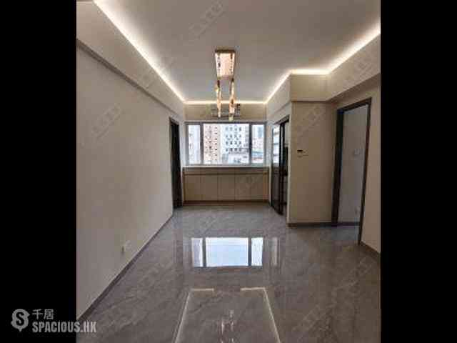 Wan Chai - Yue King Building 01