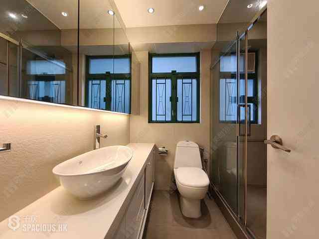 Wan Chai - Yue King Building 08
