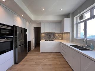 The Peak - Vivian Court 11