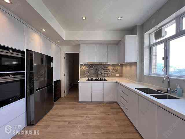 The Peak - Vivian Court 11