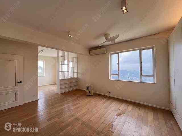 The Peak - Vivian Court 14
