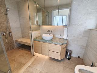 The Peak - Vivian Court 13