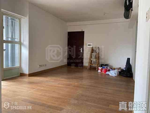 Soho - Centrestage 01