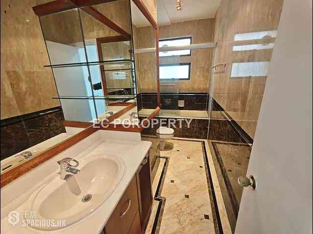 Chung Hom Kok - Cape Court 16