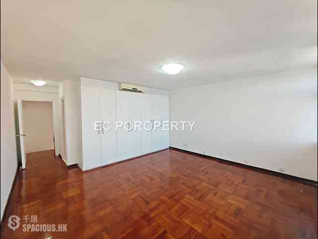 Chung Hom Kok - Cape Court 15