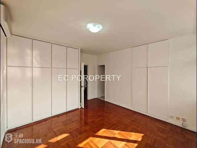 Chung Hom Kok - Cape Court 18
