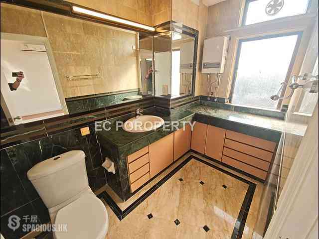 Chung Hom Kok - Cape Court 23