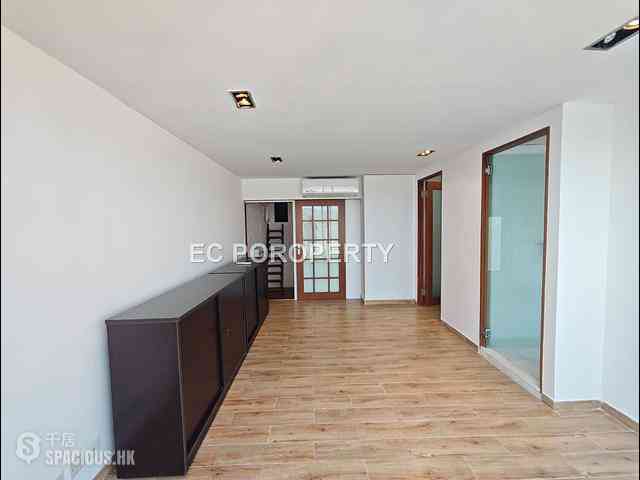 Chung Hom Kok - Cape Court 11