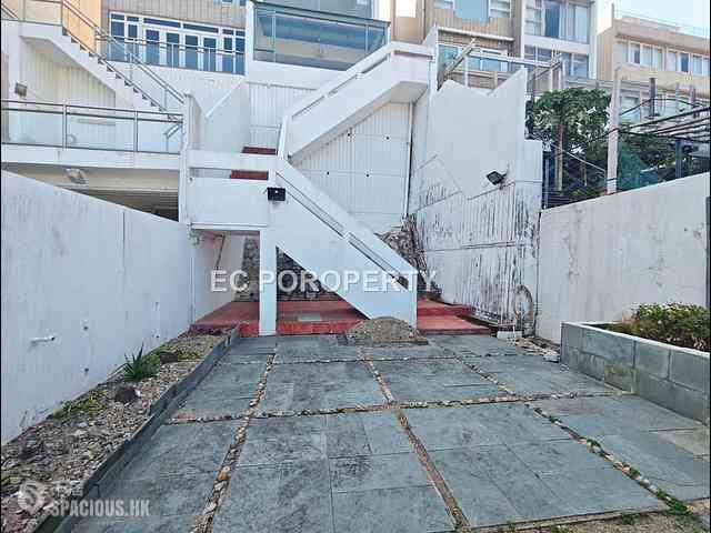 Chung Hom Kok - Cape Court 04