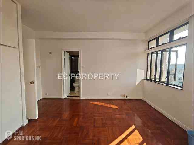 Chung Hom Kok - Cape Court 21