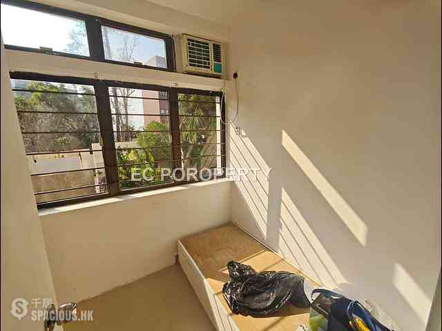 Chung Hom Kok - Cape Court 25