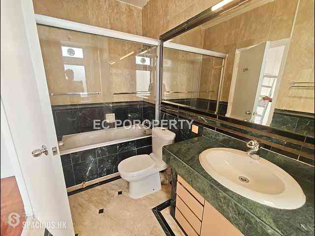 Chung Hom Kok - Cape Court 22