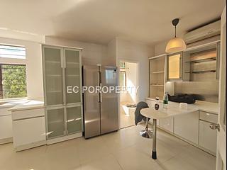 Chung Hom Kok - Cape Court 09