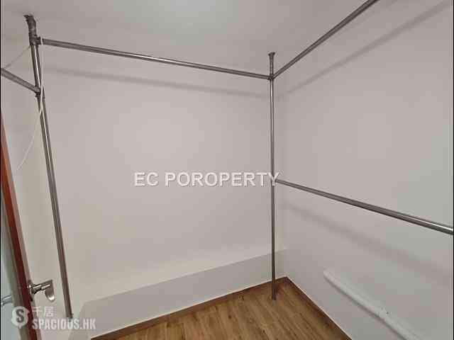 Chung Hom Kok - Cape Court 12