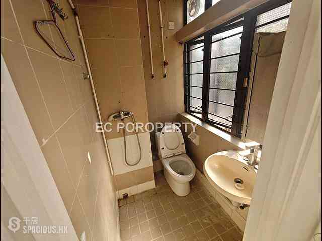 Chung Hom Kok - Cape Court 26