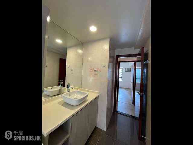 Mid Levels Central - Robinson Heights Block 2 08