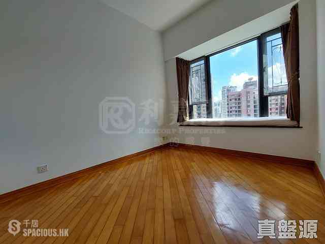 Fortress Hill - Le Sommet Block 1 08