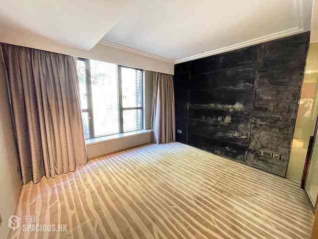 Happy Valley - The Hampton 10
