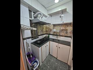 Sham Shui Po - Lai Luen Building 05