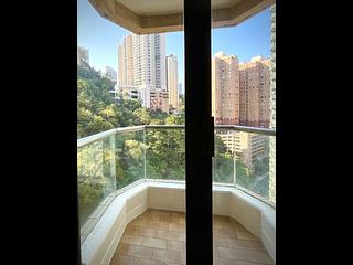 Tai Hang - Ronsdale Garden 04