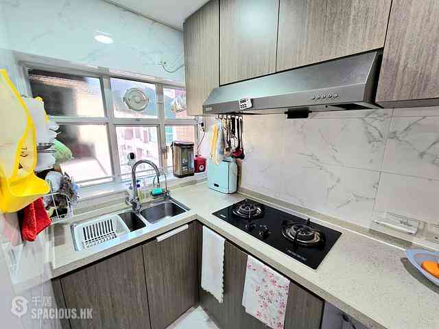 Tseung Kwan O - The Pinnacle Block 3 09