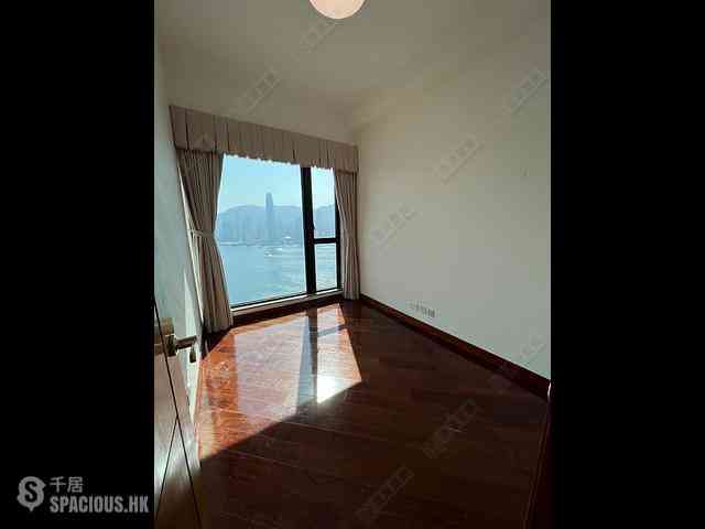 West Kowloon - The Arch Sky Tower (Block 1) 10