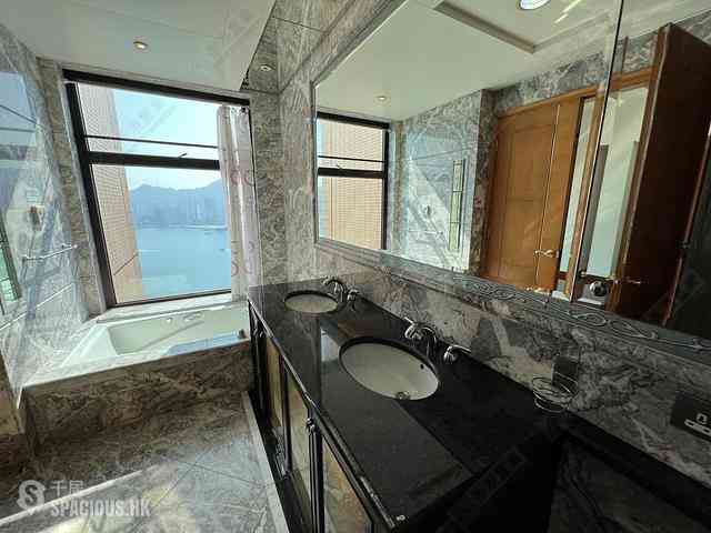 West Kowloon - The Arch Sky Tower (Block 1) 13