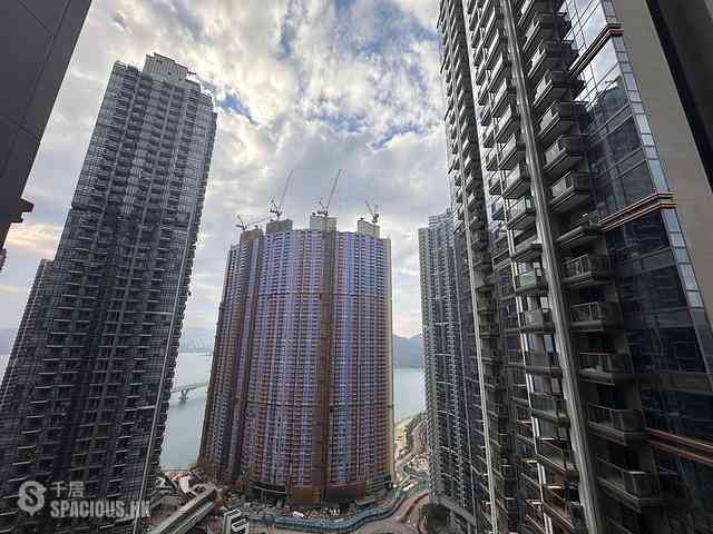 Lohas Park - Lohas Park Phase 11C Villa Garda II Tower 2A 03