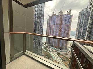 Lohas Park - Lohas Park Phase 11C Villa Garda II Tower 2A 04