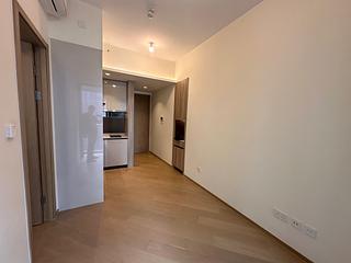 Lohas Park - Lohas Park Phase 11C Villa Garda II Tower 2A 02