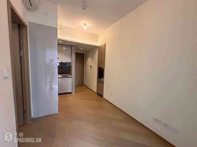 Lohas Park - Lohas Park Phase 11C Villa Garda II Tower 2A 02