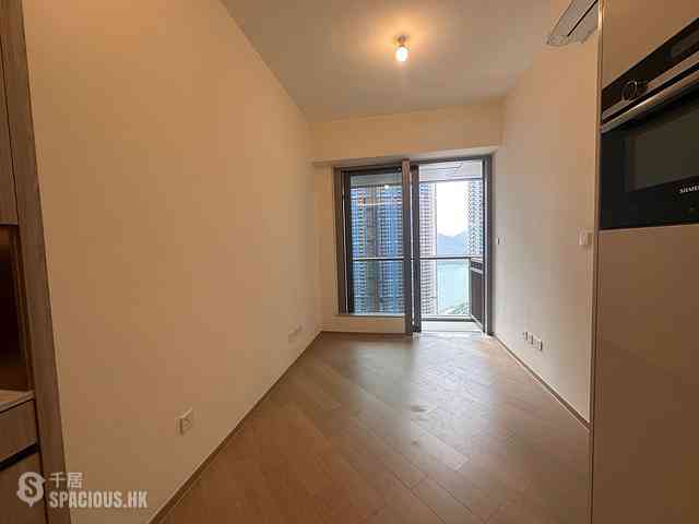 Lohas Park - Lohas Park Phase 11C Villa Garda II Tower 2A 01