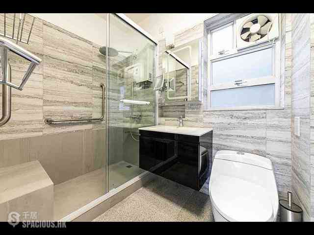 Mid Levels Central - Emerald Court 12