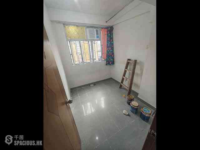 Mong Kok - Wah Tak Building 02