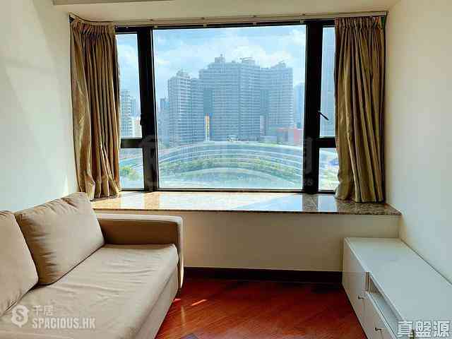 West Kowloon - The Arch Star Tower (Block 2) 02