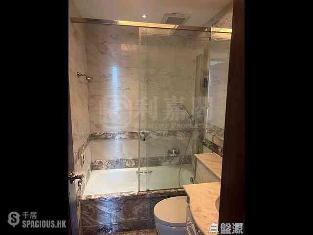 West Kowloon - The Arch Star Tower (Block 2) 08
