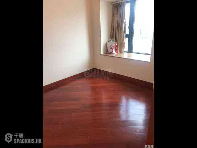 West Kowloon - The Arch Star Tower (Block 2) 12