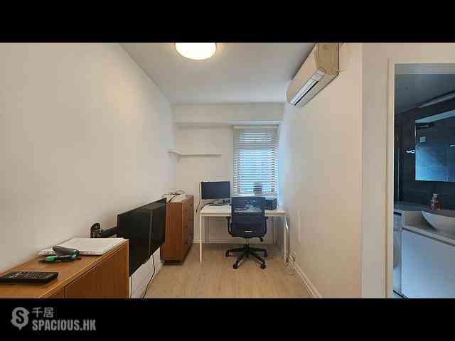 Wan Chai - Hang Shun Mansions 11