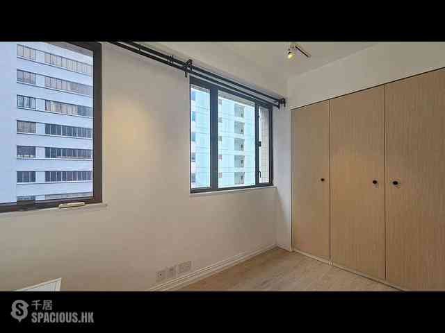 Wan Chai - Hang Shun Mansions 12