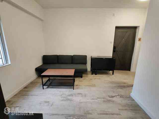 Shek Tong Tsui - Chong Yip Centre Block A 04