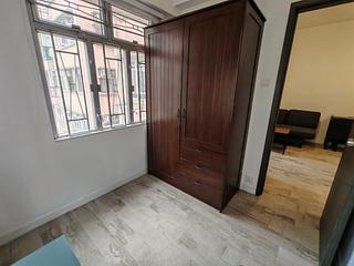 Shek Tong Tsui - Chong Yip Centre Block A 08