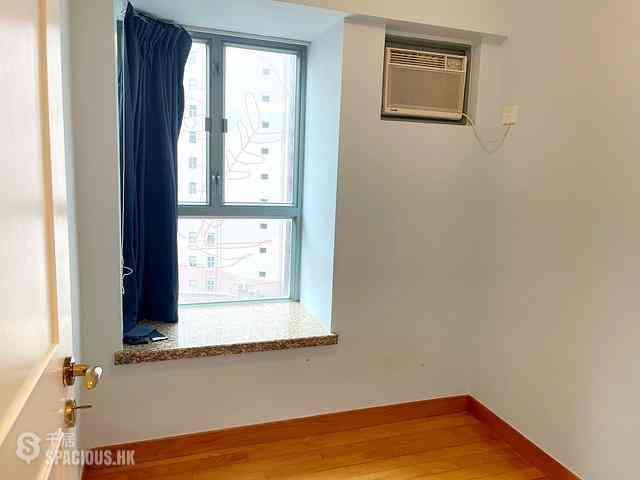 Sheung Wan - Queen's Terrace Block 3 04