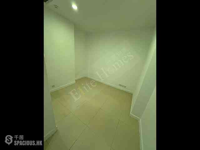 Soho - Caravan Court 05