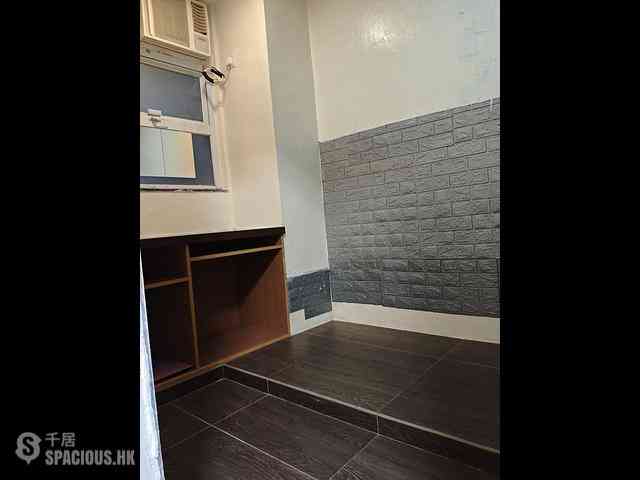 Wan Chai - Tak Fung House 02